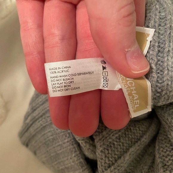 𝅺MICHEAL Kors Winter Beanie - Picture 9 of 9